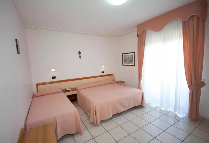 اتاق استاندارد سه نفره, Albergo San Michele