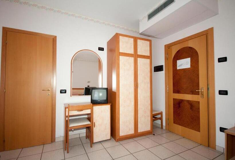 スーペリアトリプルルーム, Albergo San Michele