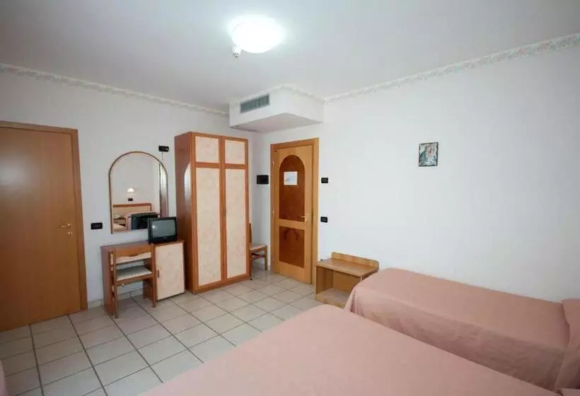 اتاق سوپریور سه تخته, Albergo San Michele