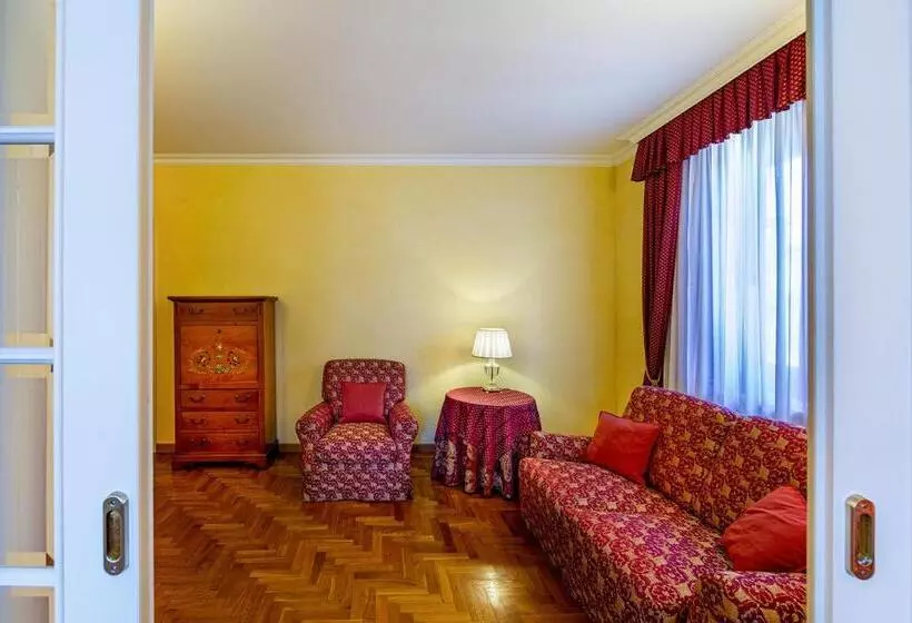 سوییت, Ambassador Palace