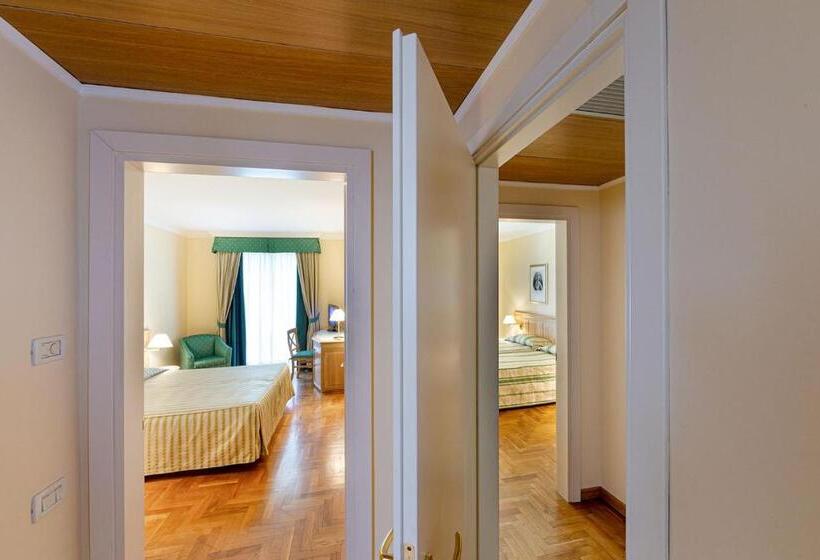 اتاق خانوادگی, Ambassador Palace