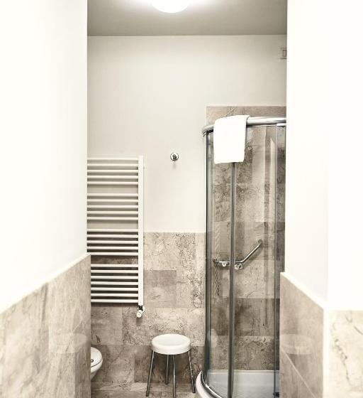 اتاق سوپریور سه تخته, Ambassador Palace