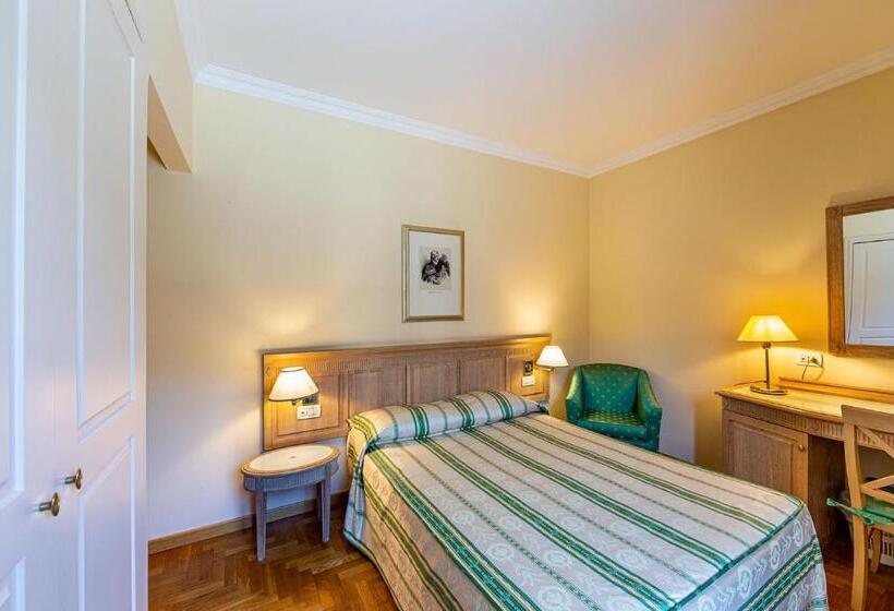 اتاق استاندارد یک نفره, Ambassador Palace