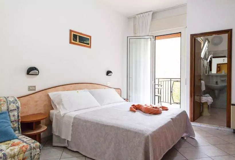 Habitació Triple Estàndard, Apollo