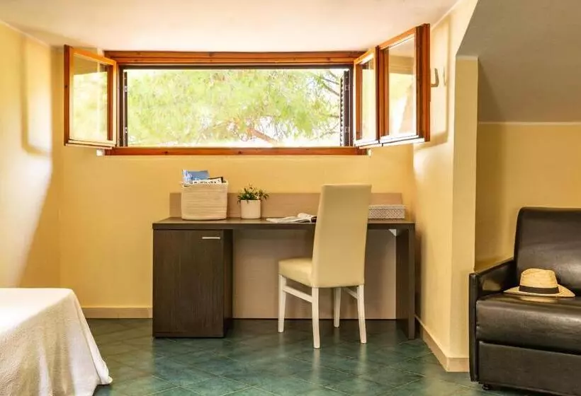 Economy Triple Room, Argentario Osa Resort