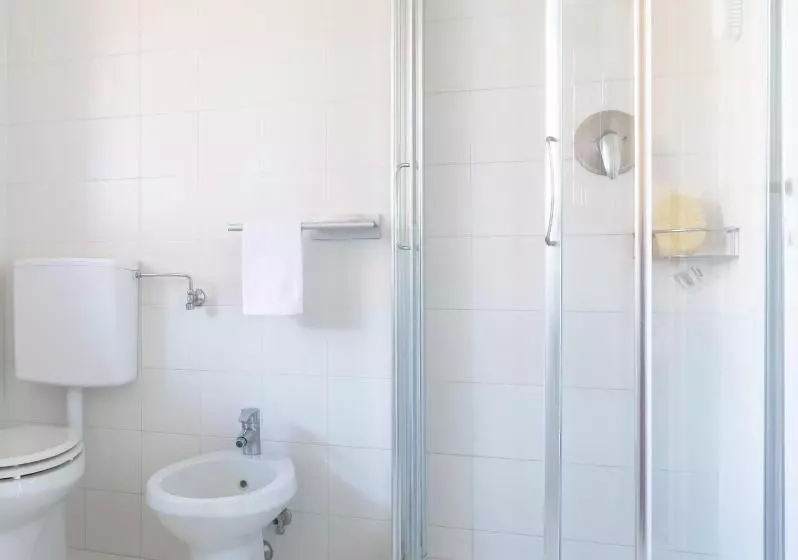 Economy Triple Room, Argentario Osa Resort