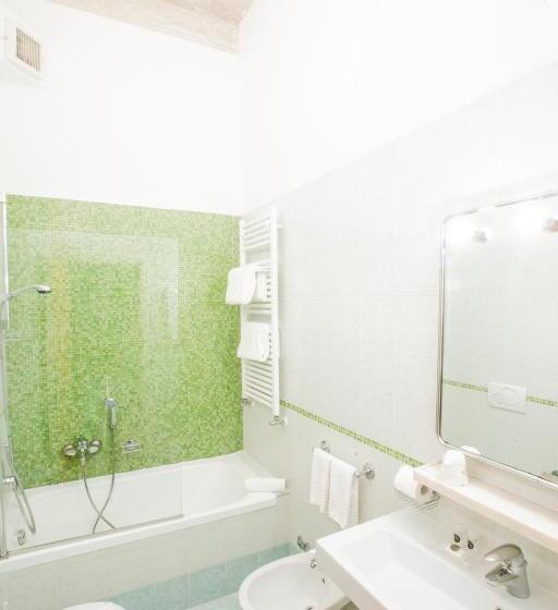 اتاق کلاسیک سه تخته, Ateneo