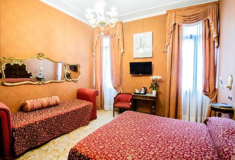 اتاق کلاسیک سه تخته, Ateneo