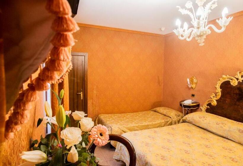 اتاق کلاسیک سه تخته, Ateneo