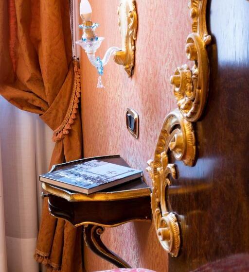 اتاق کلاسیک سه تخته, Ateneo