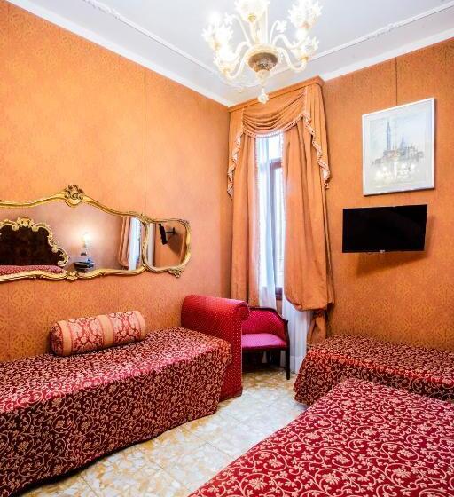 اتاق خانوادگی, Ateneo