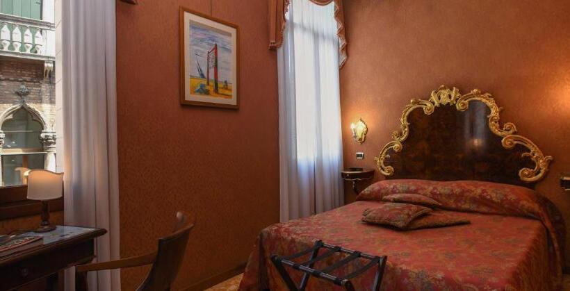 اتاق لوکس, Ateneo