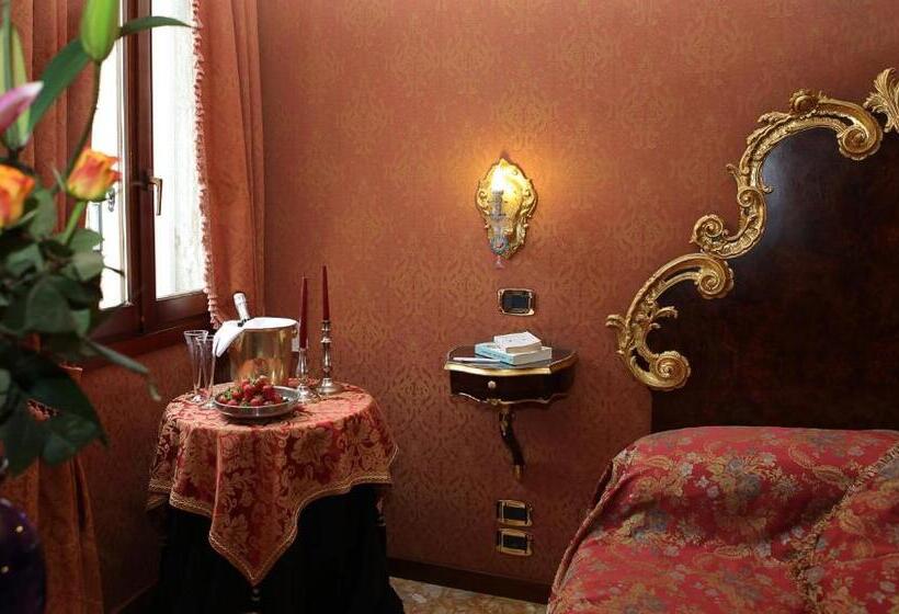 اتاق لوکس با چشم‌انداز, Ateneo