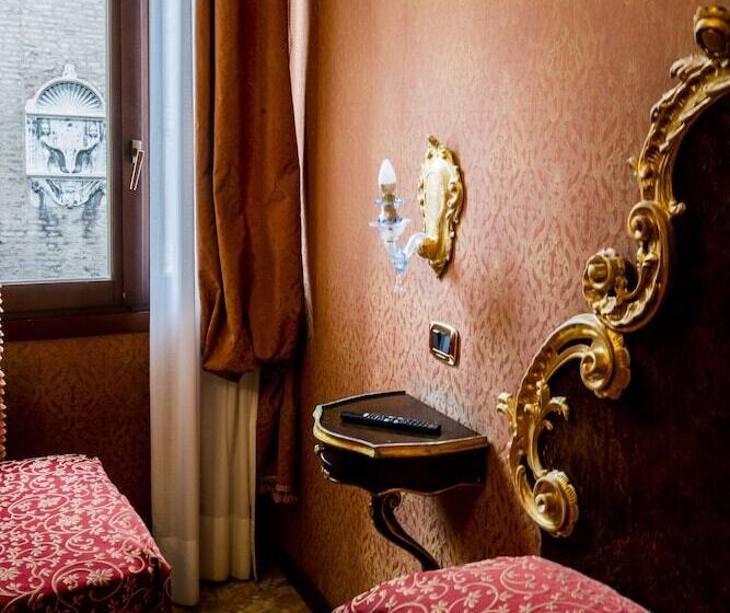 اتاق کلاسیک سه تخته, Ateneo