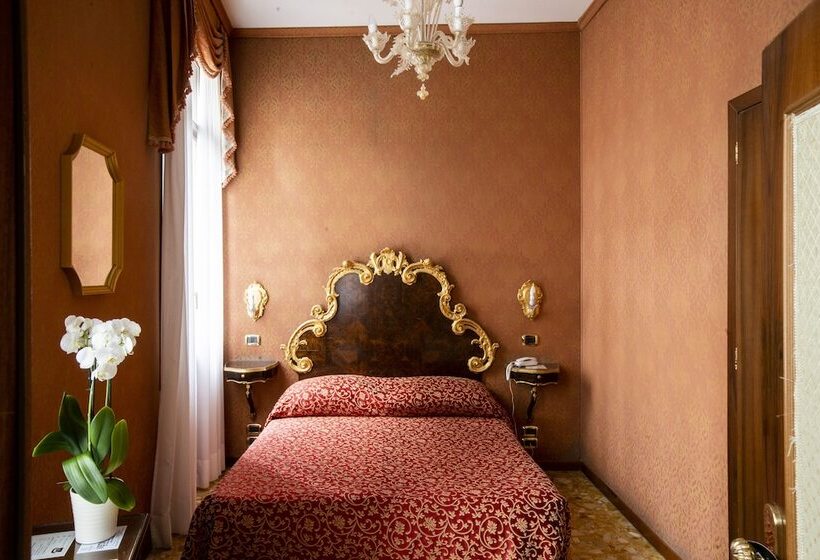 اتاق لوکس, Ateneo