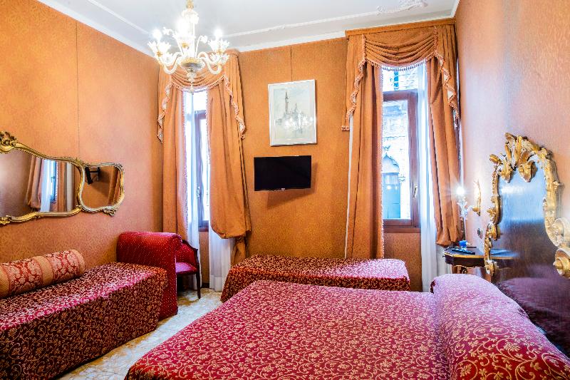 اتاق خانوادگی, Ateneo