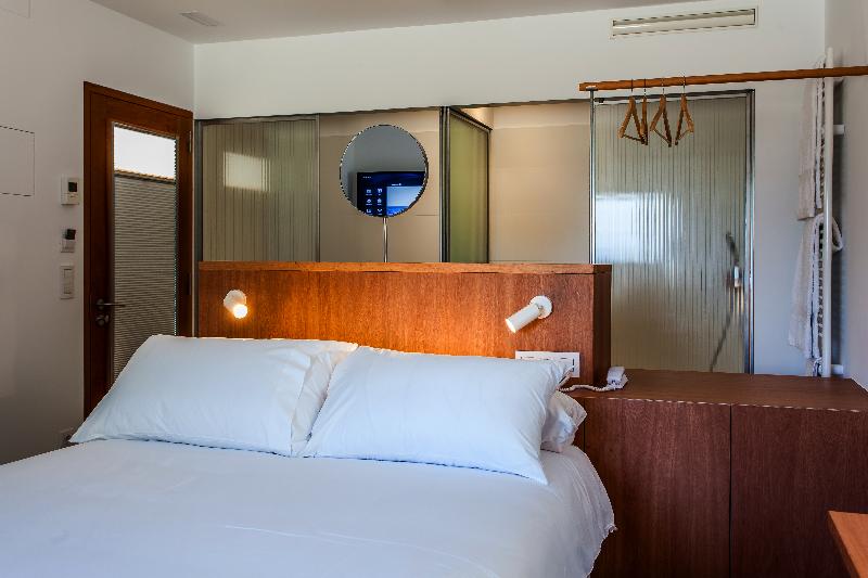 اتاق سوپریور, Ateneo