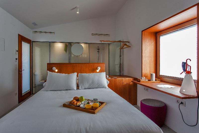 اتاق سوپریور, Ateneo