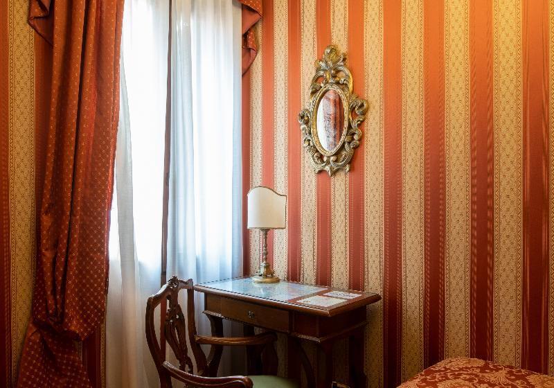 اتاق استاندارد یک نفره, Ateneo