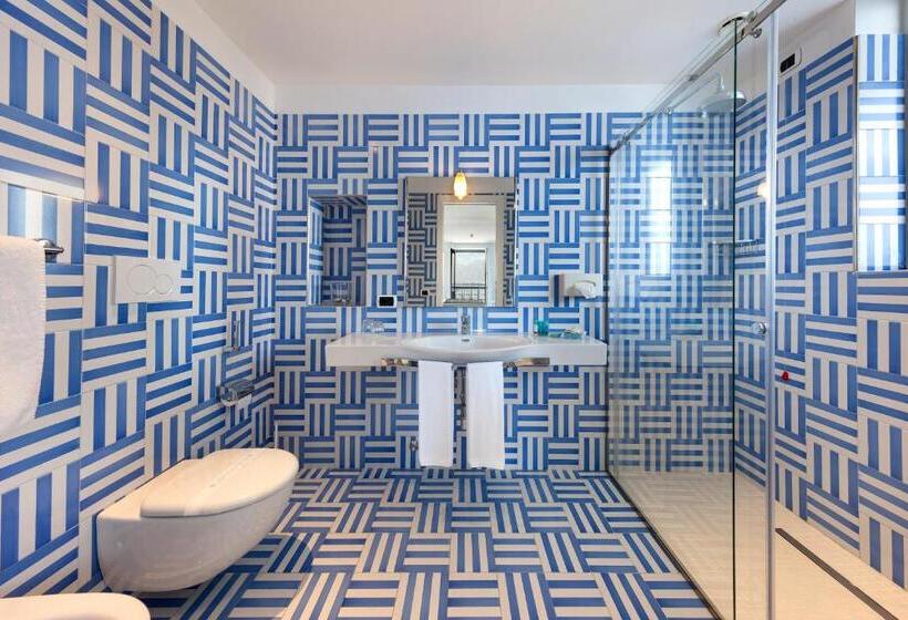 スーペリアールーム, Bristol