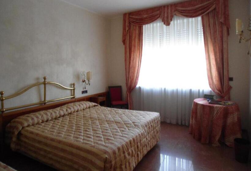 غرفة قياسية ثلاثية, Continental