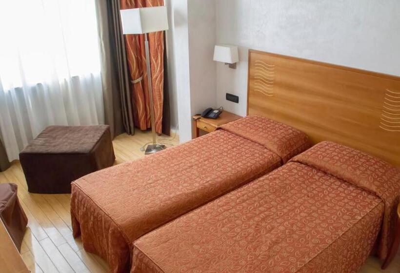 غرفة قياسية ثلاثية, Continental