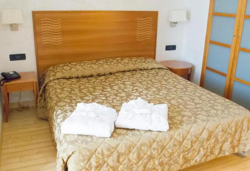 غرفة قياسية ثلاثية, Continental