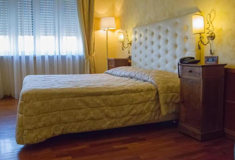 غرفة قياسية ثلاثية, Continental