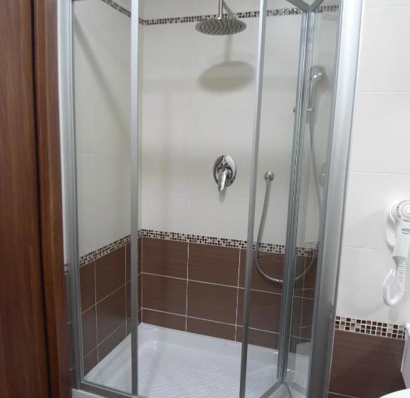 جناح جونيور, Continental