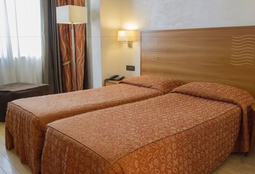 غرفة قياسية ثلاثية, Continental