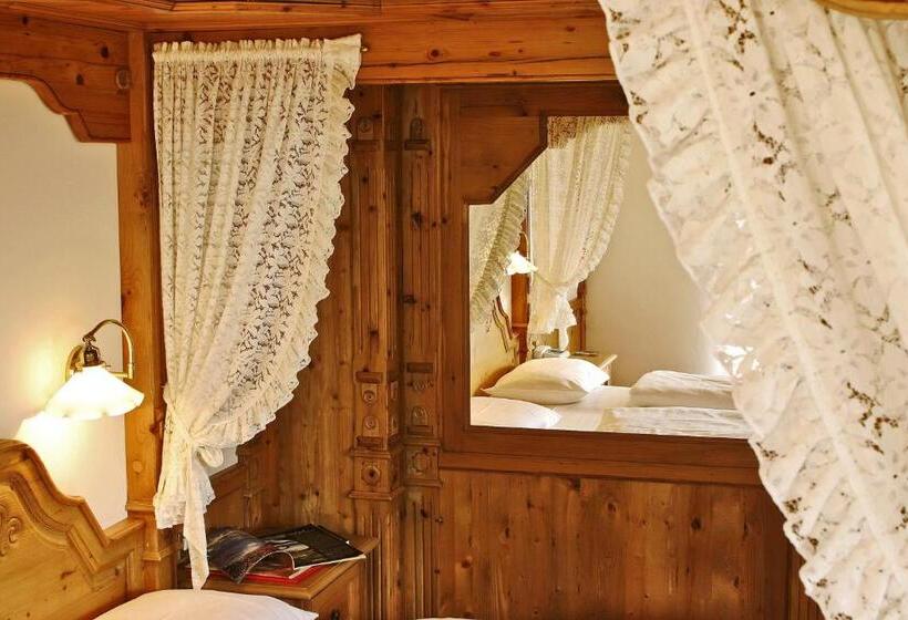 سوییت جونیور با بالکن, Diamant Spa Resort