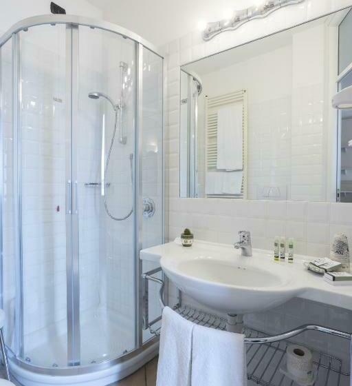 Номер Стандарт Вид на Озеро, Du Lac Varenna