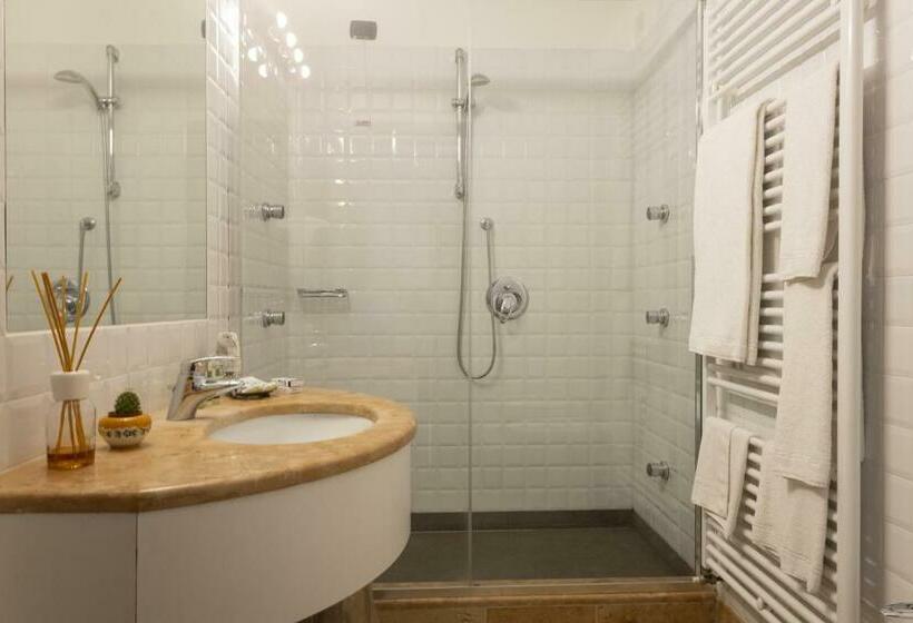 Номер Стандарт Вид на Озеро, Du Lac Varenna