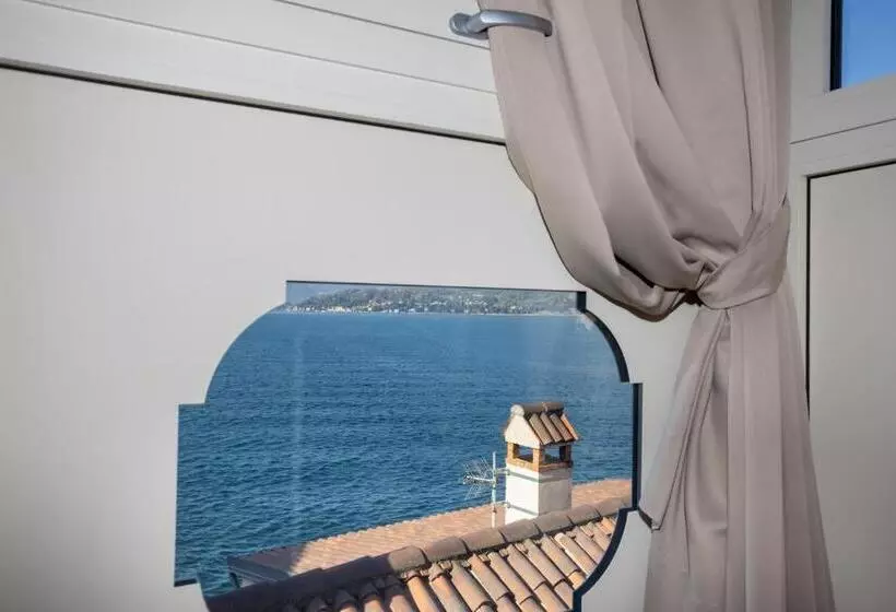 Superior room with lake view, Du Lac Varenna