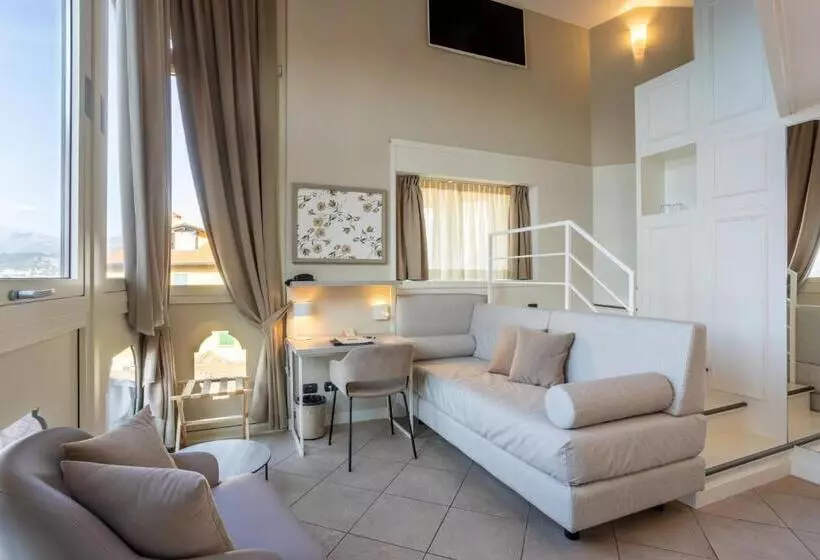 Superior room with lake view, Du Lac Varenna
