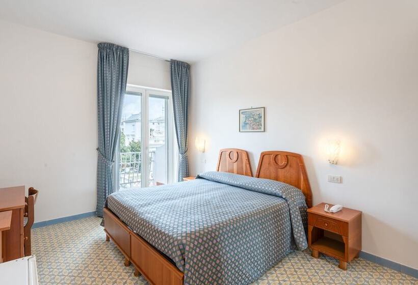 스탠다드 트리플 룸, Eliseo Park's