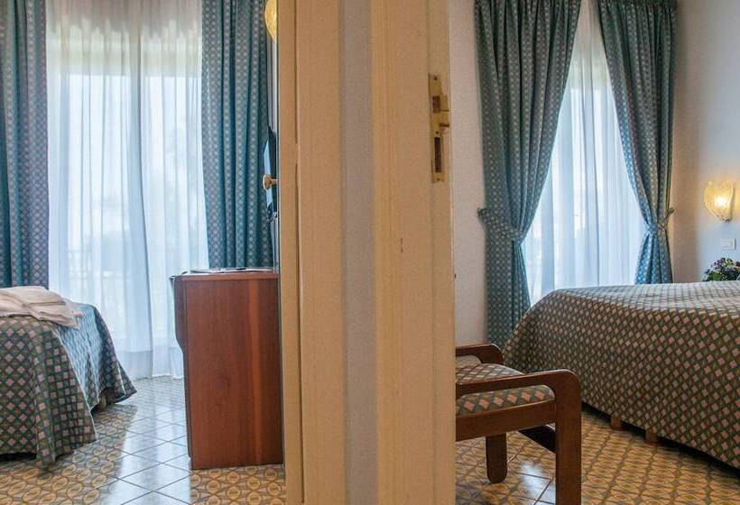 스탠다드 트리플 룸, Eliseo Park's