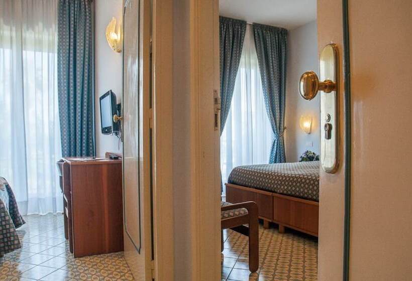 스탠다드 트리플 룸, Eliseo Park's