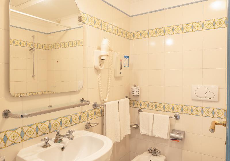 스탠다드 트리플 룸, Eliseo Park's