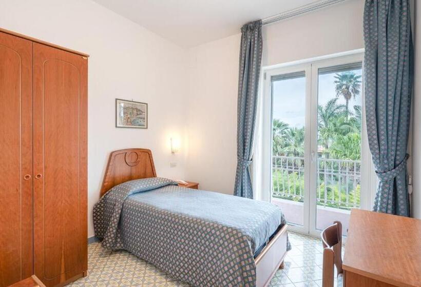 스탠다드 트리플 룸, Eliseo Park's