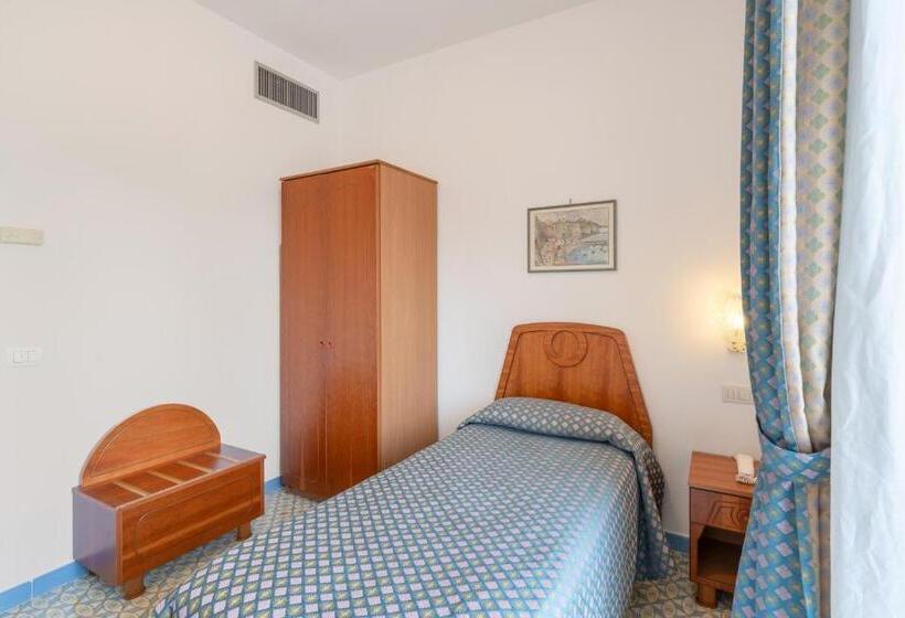 스탠다드 트리플 룸, Eliseo Park's