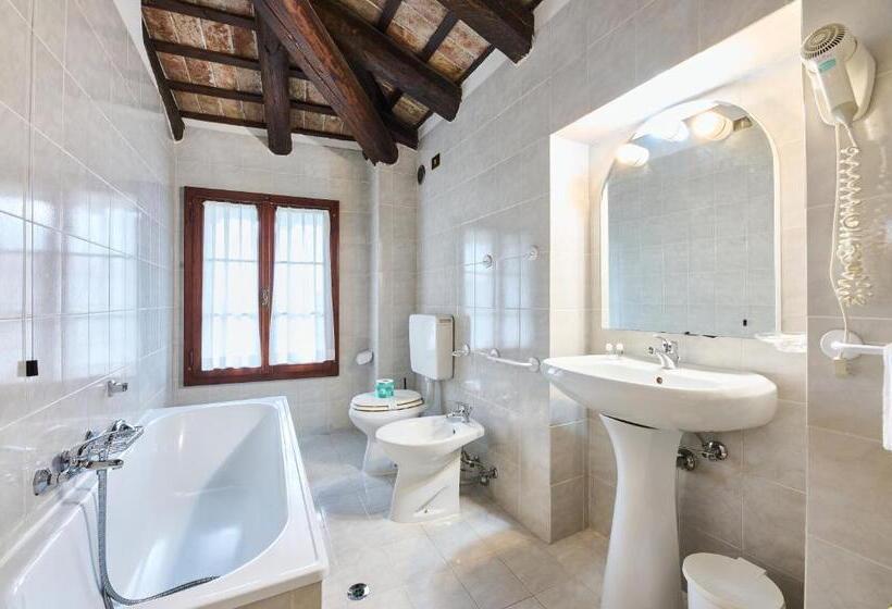 スタンダードルーム, Foresteria Castello Formentini