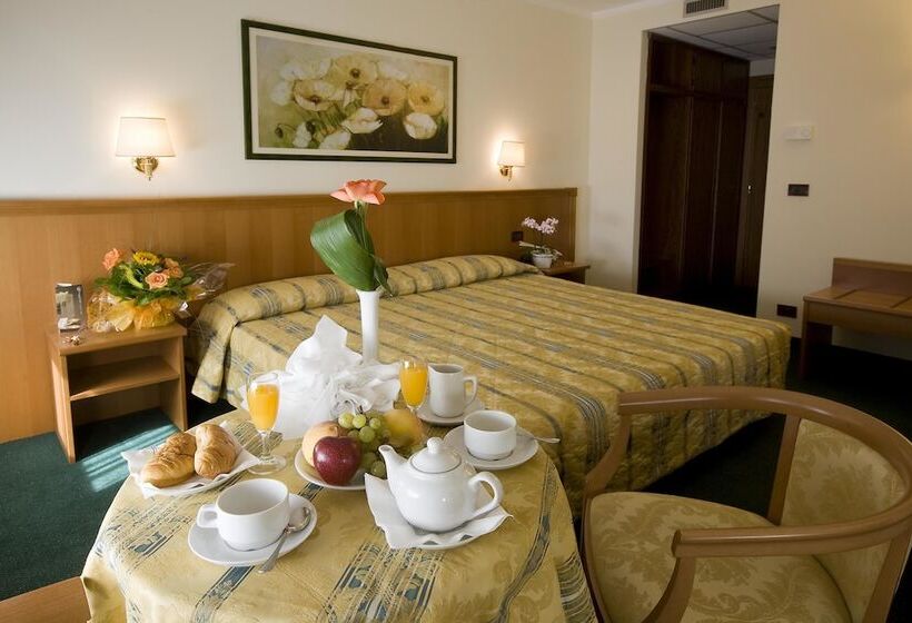 四人标准间, Galant