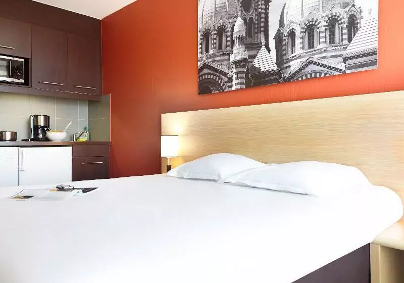 Standard-huone Järvinäkymä, Grand Hotel Majestic