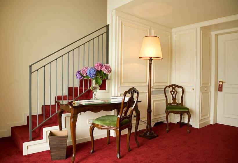 带观景的豪华年轻套房, Grand Hotel Majestic