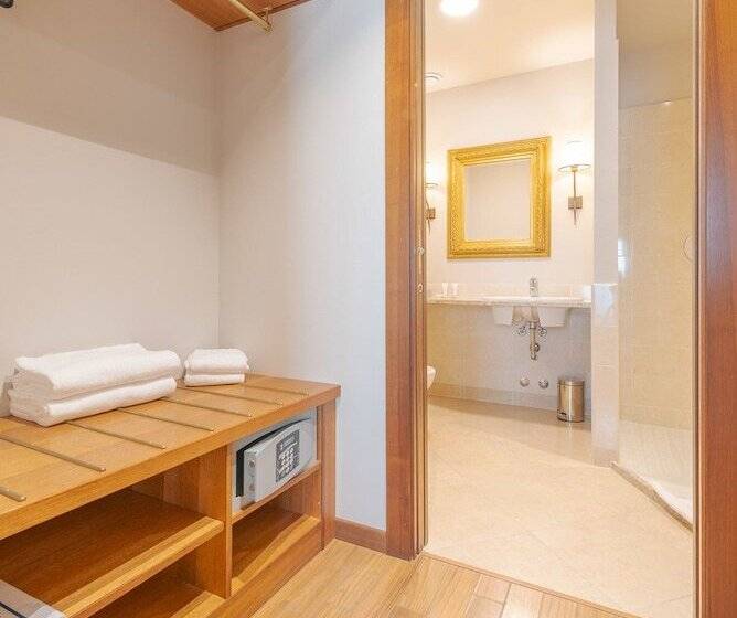 Superior room with lake view, Horizon Wellness & Spa Resort Best Western Signature Collection