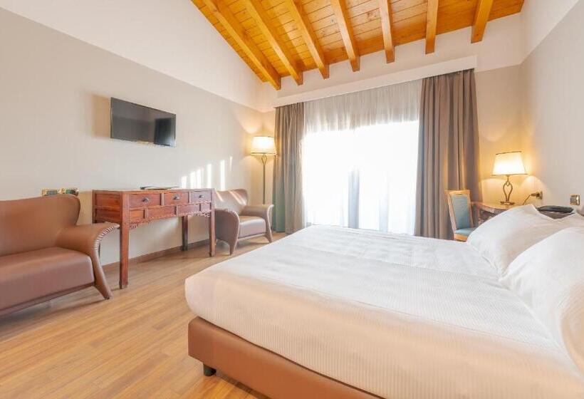 Superior room with lake view, Horizon Wellness & Spa Resort Best Western Signature Collection