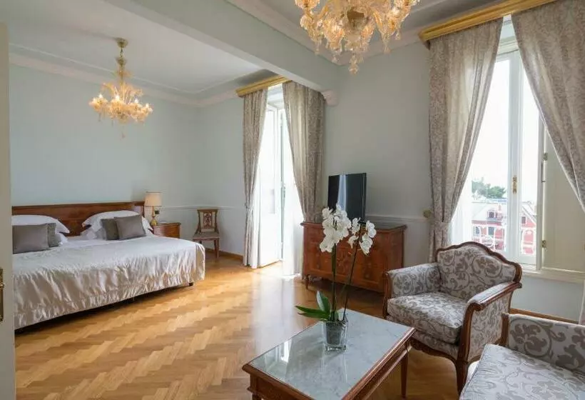 سوییت جونیور با چشم‌انداز دریا, Imperiale Palace