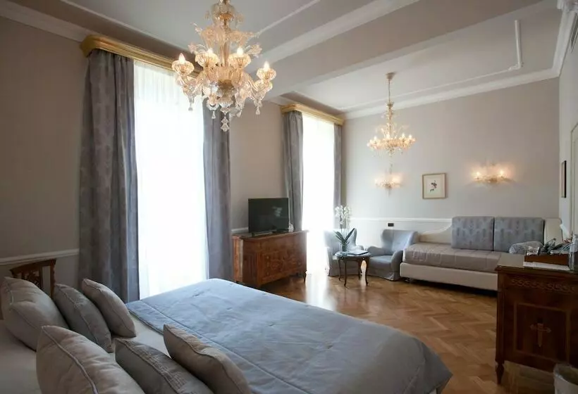 سوییت جونیور در طبقه همکف, Imperiale Palace
