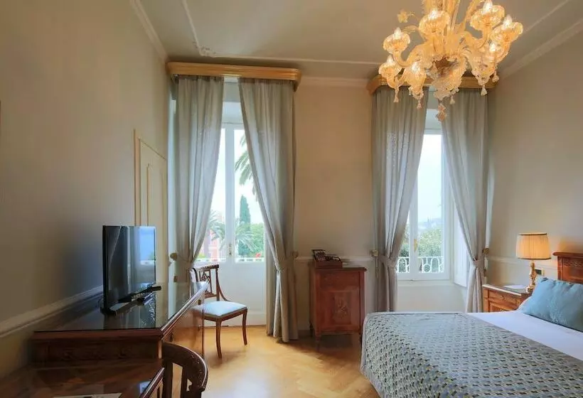 اتاق استاندارد با بالکن و چشم‌انداز دریا, Imperiale Palace